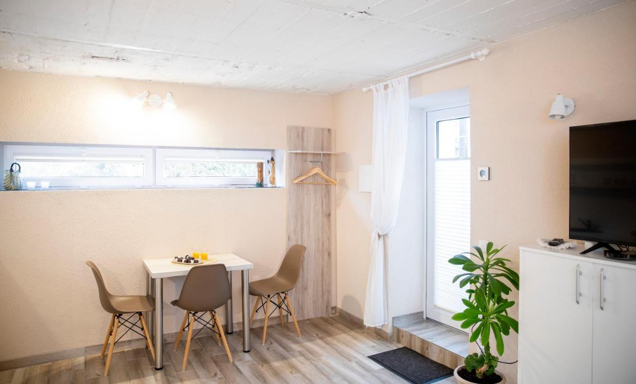 Apartment In Garage With Free Parking Kaunas Eksteriør bilde